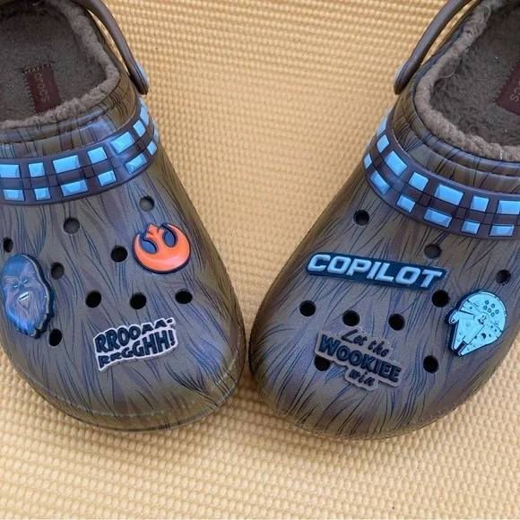 Star Wars™ x Crocs Classic Lined Chewbacca Clog - Brown - J-6 Child (11 inches ) - Picture 4 of 8